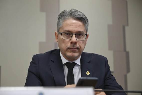 CPI do Crime Organizado (CPICRIME) realiza reunião para apreciação de requerimentos.

A finalidade da comissão é apurar a atuação, expansão e o funcionamento de organizações criminosas no território brasileiro, em especial de facções e milícias, de modo a permitir a identificação de soluções adequadas para o seu combate, especialmente por meio do aperfeiçoamento da legislação atualmente em vigor.

Mesa:
relator da CPICRIME, senador Alessandro Vieira (MDB-SE).