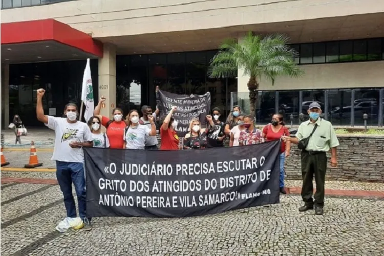 Atingidos de Antônio Pereira se revoltam com o impedimento de se manifestarem, após processo da Vale
