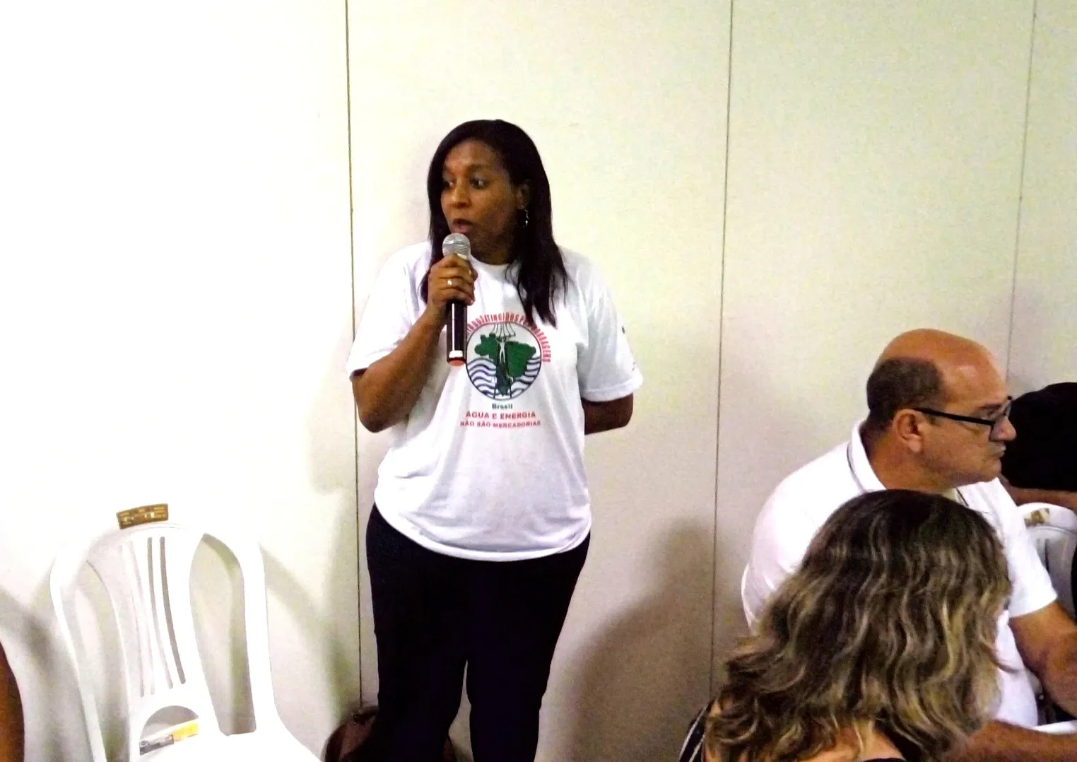 Simone Silva, da Comissão de Atingidos de Barra Longa, fez duras críiticas à negligência do governo de Minas e da Fundação Renova, durante reunião da Câmara Técnica de Saúde, realizada em Mariana (MG), nos dias 07 e 08 de novembro