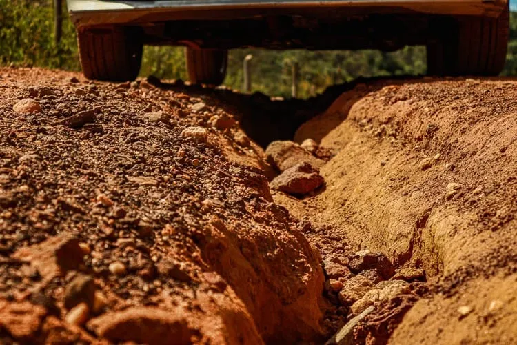 Moradores de Campinas, subdistrito de Águas Claras, precisam desembolsar até R$200 por viagem a Mariana