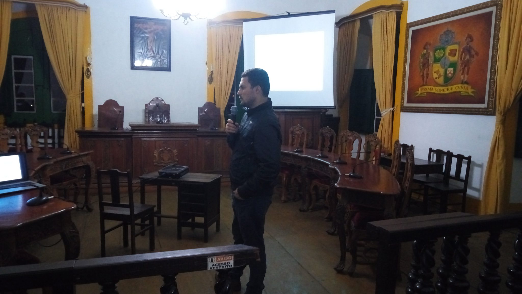 Diretor Executivo do SAAE de Mariana, Amarildo Teixeira Júnior, faz apresentação da prestação de contas do 2º quadrimestre de 2019