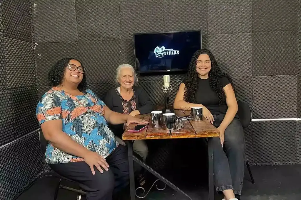 Pia Chaves e Raquel Silva no estúdio da Agência Primaz junto com Eduarda Belchior