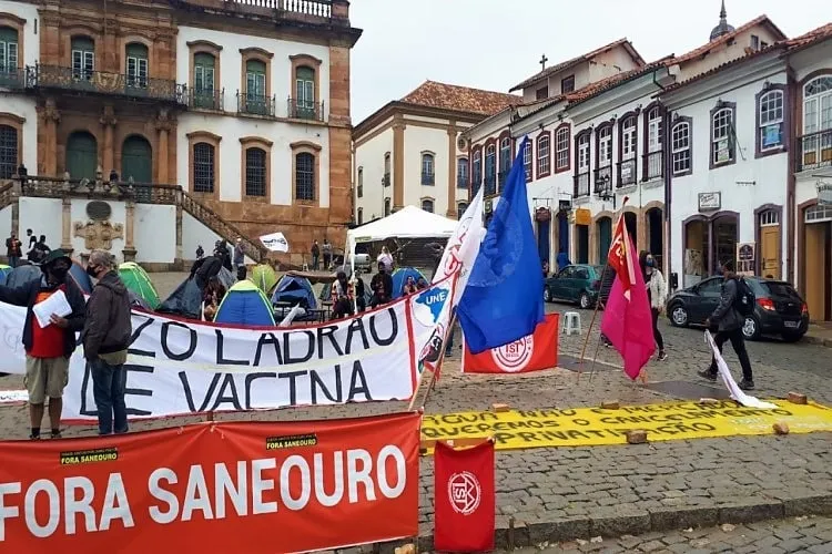 Movimentos sociais gritam “Fora, Bolsonaro” na Praça Tiradentes