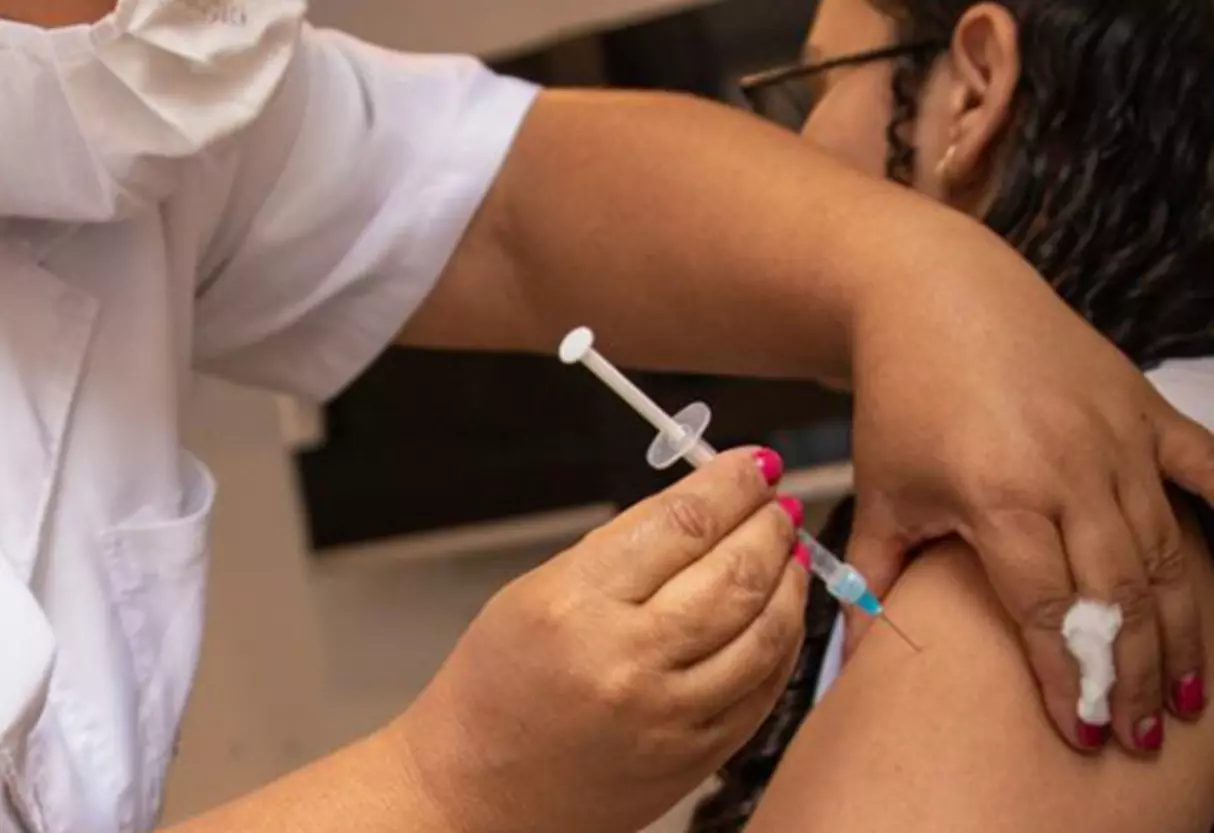 Campanha de vacinação chega às escolas de Mariana