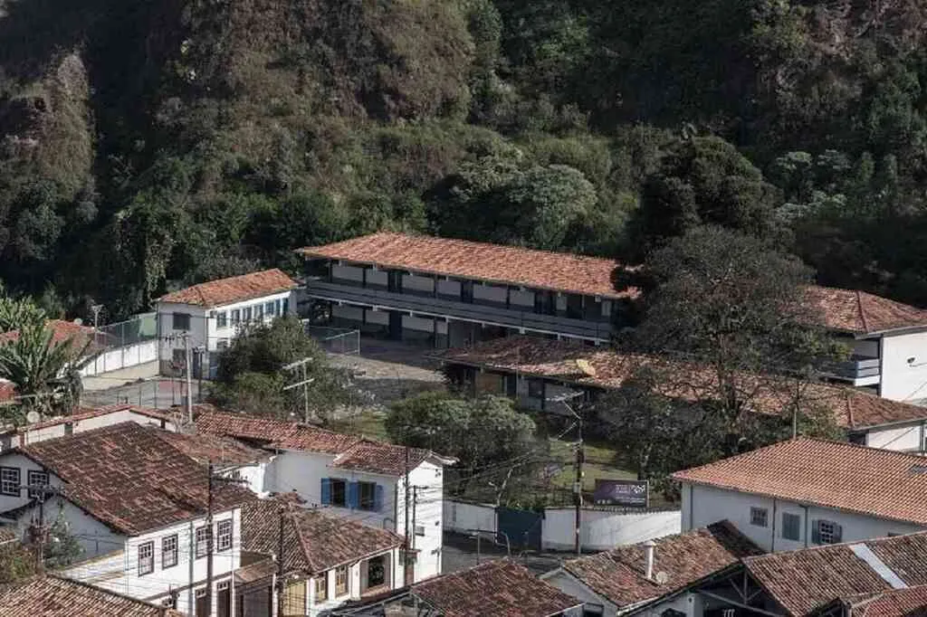 Dom Velloso é uma das escolas escolhidas para o Minas Bilíngue