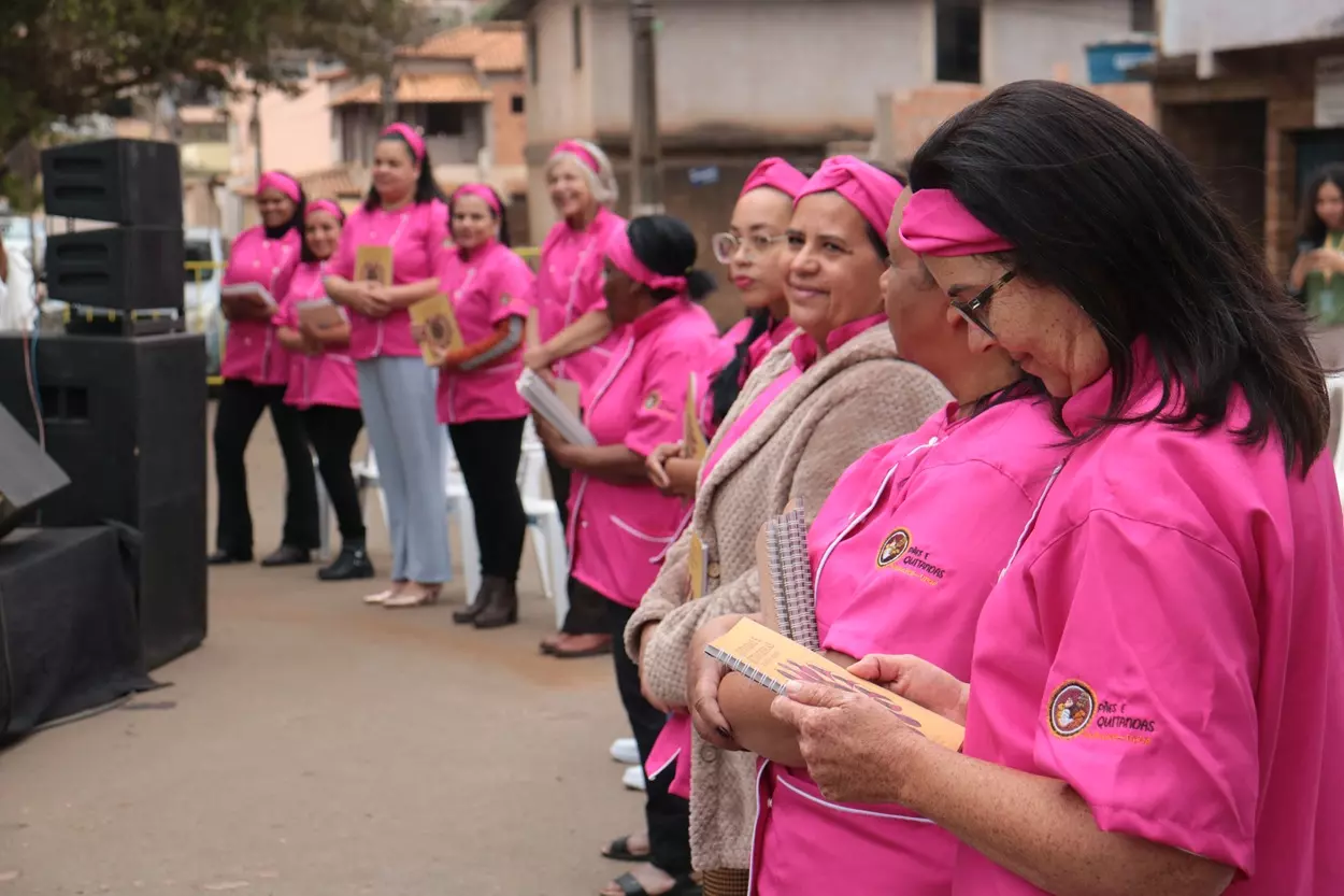 Quitandeiras de Antônio Pereira inspiram livro de receita