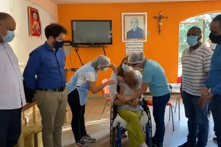 Começa a vacinação em Mariana