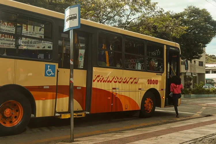 Câmara aprova lei do transporte gratuito para estudantes de Mariana