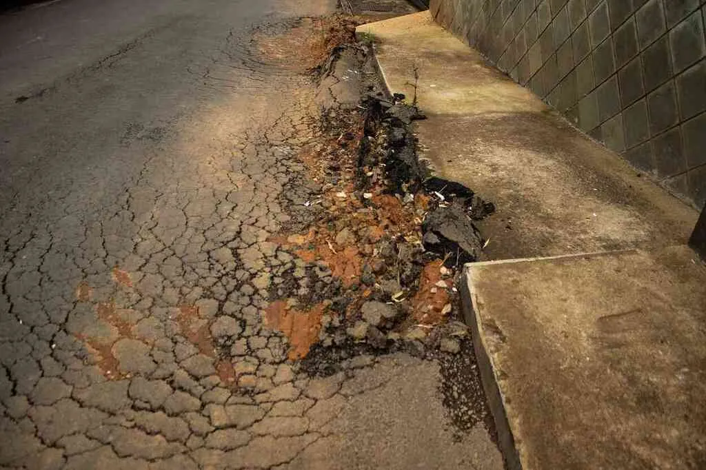 Problemas crônicos da Rua João Batista tiram o sono dos moradores