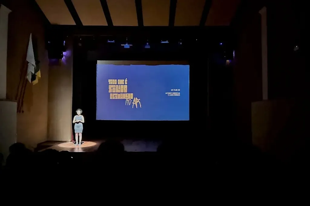 Première de curta sobre mineração lota cineteatro em Mariana