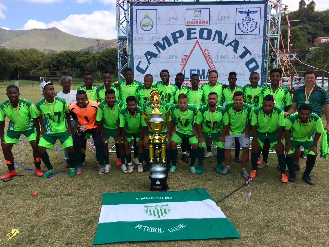 Atletas e Comissão Técnica do Engenho Esporte Clube, campeã da 2ª divisão de 2019 - Foto: Lucas Santos/Agência Primaz