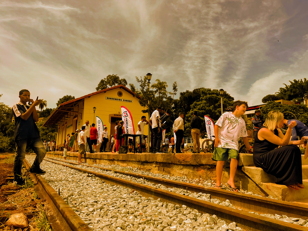 Entre memória e festa, estação renasce em Engenheiro Corrêa