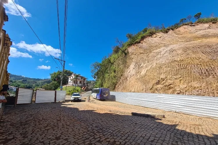 Praça será construída onde casarão foi atingido pelo Morro da Forca, em Ouro Preto