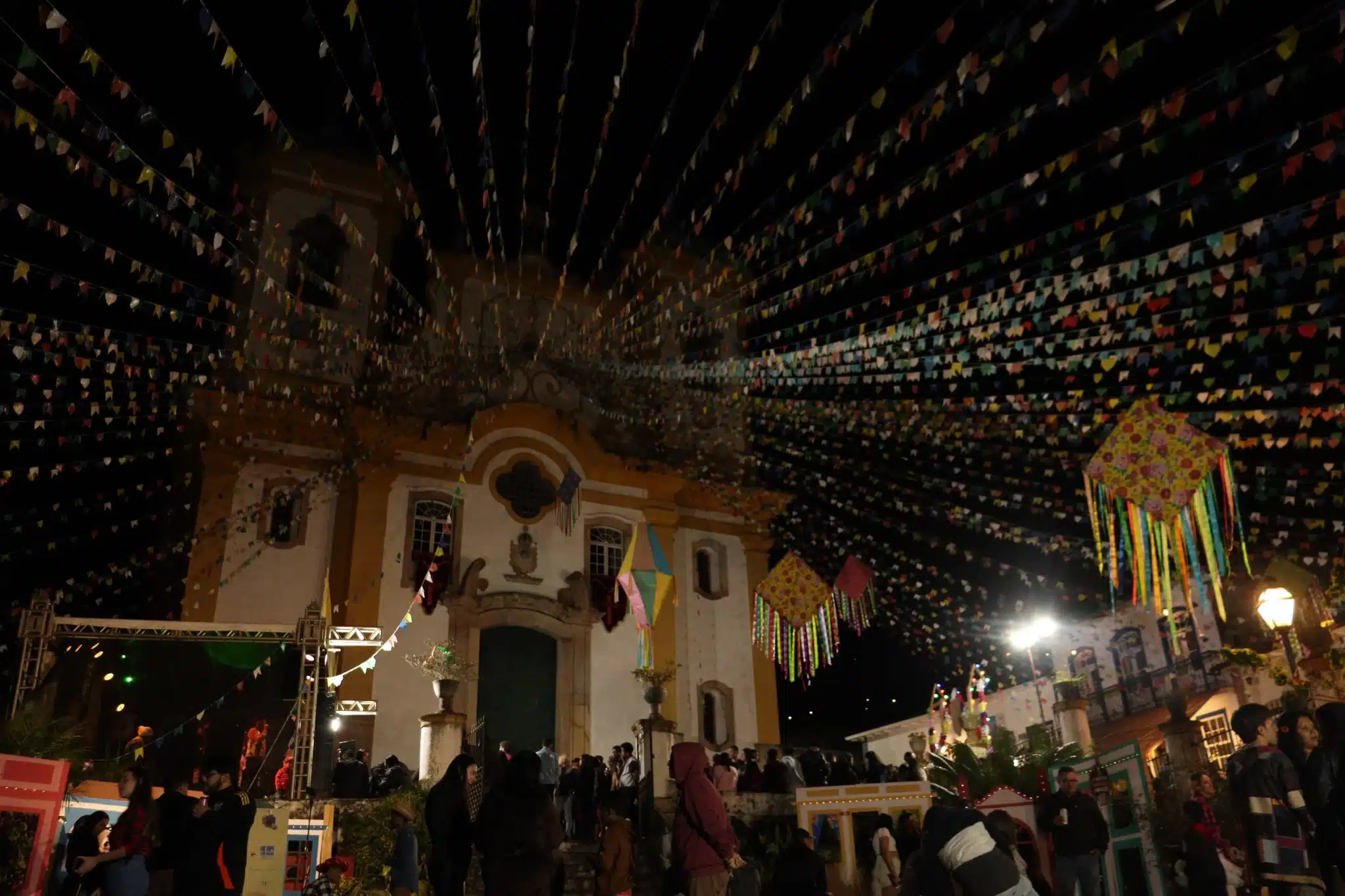 Arraiá no Antônio Dias celebra tradição e cultura popular