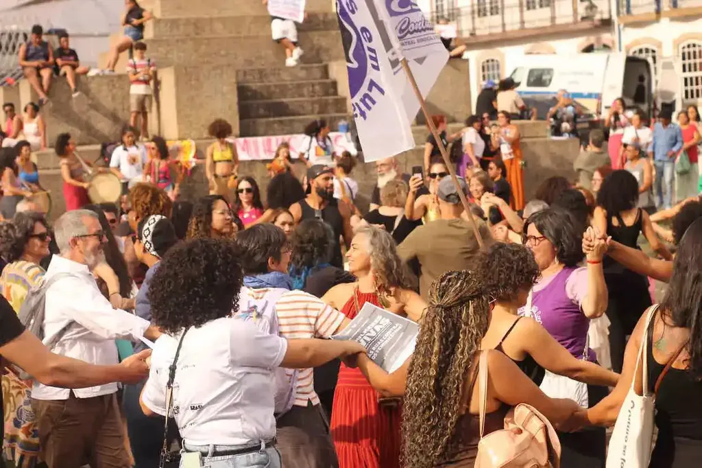 Atos e políticas públicas: a luta por mulheres vivas em MG