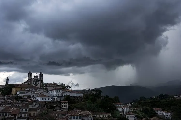 Defesa Civil alerta para fortes chuvas em Ouro Preto