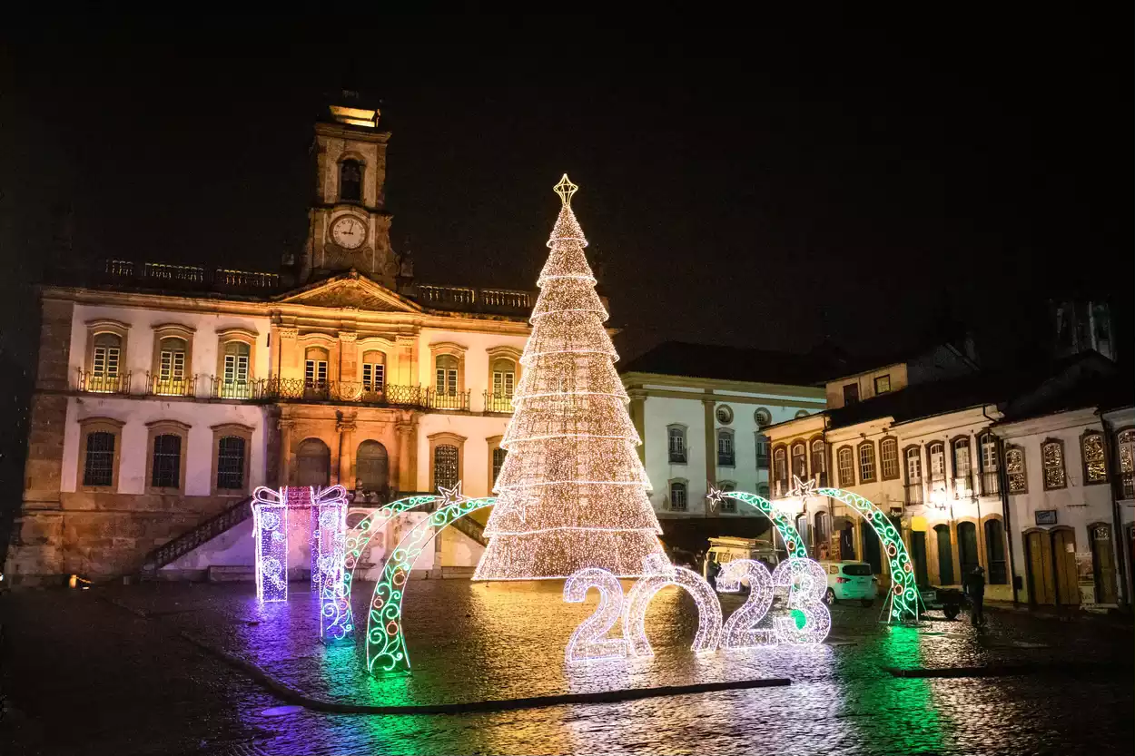 Natal Luz de Ouro Preto é inaugurado em cerimônia oficial