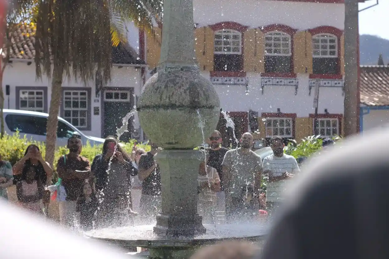 Prefeitura entrega reforma dos lagos do Jardim de Mariana