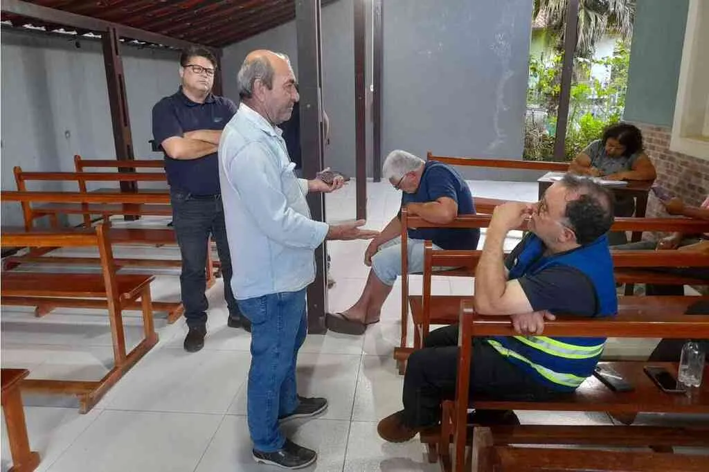 Reunião debate manutenção da estrada de acesso a Camargos