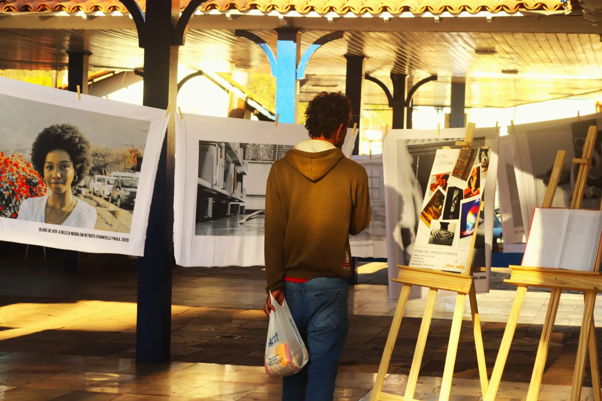 FotoCostura transforma espaço do Terminal em galeria aberta