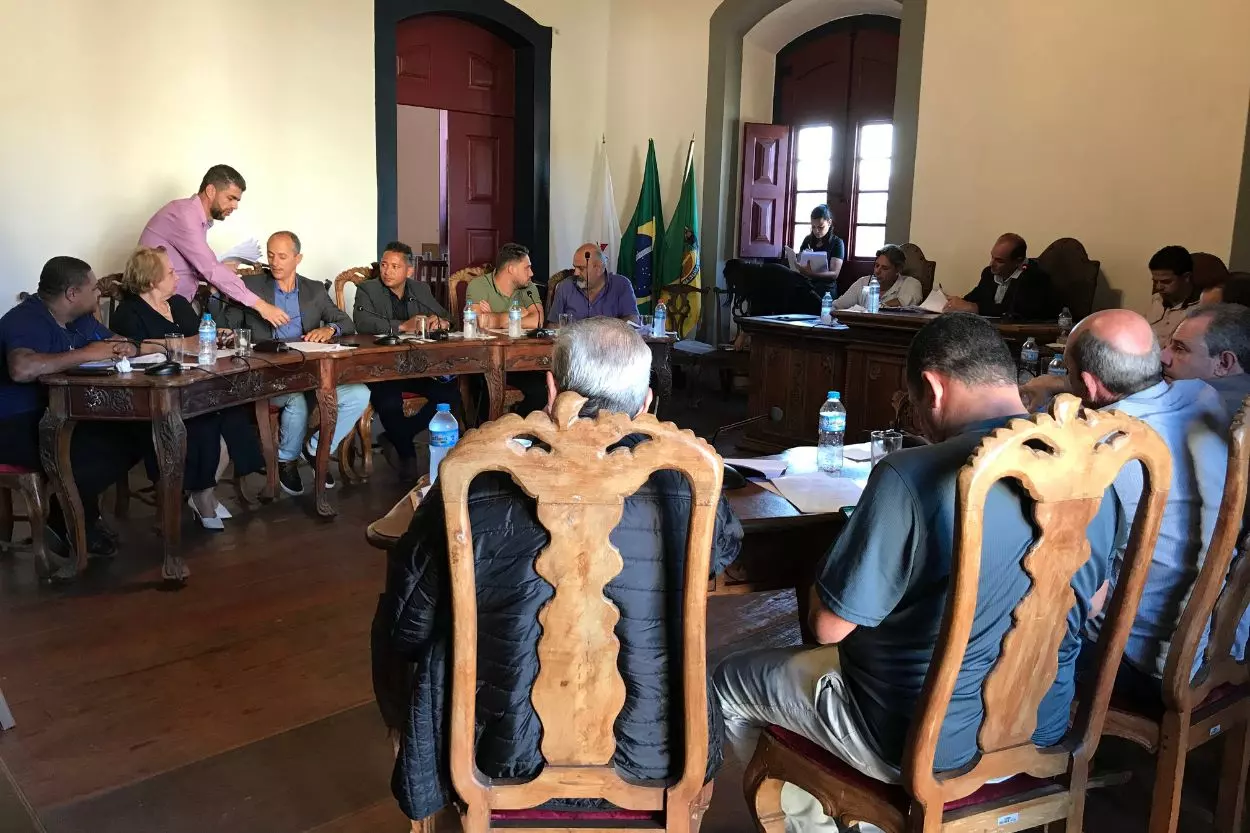 Vereadores participam da primeira reunião ordinária na Casa de Câmara e Cadeia restaurada