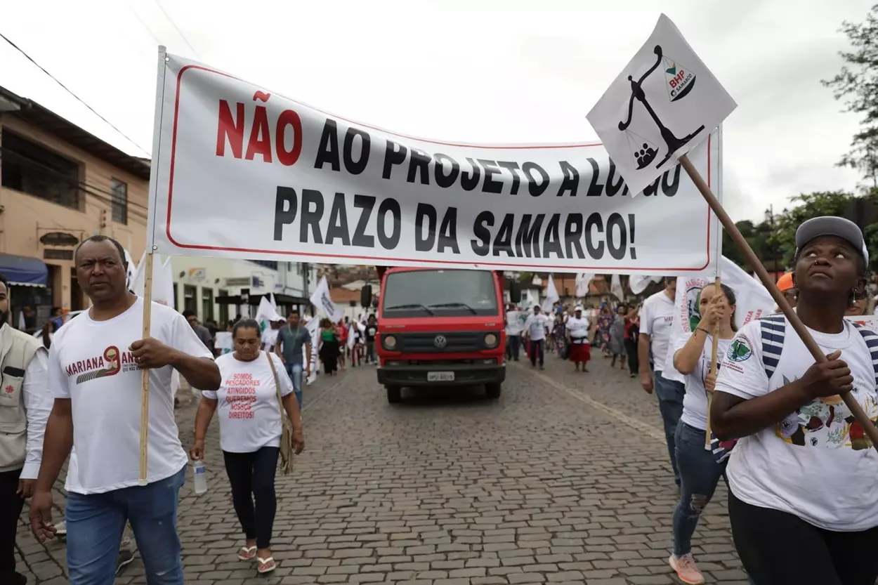 Pilhas da Samarco preocupam moradores de Mariana