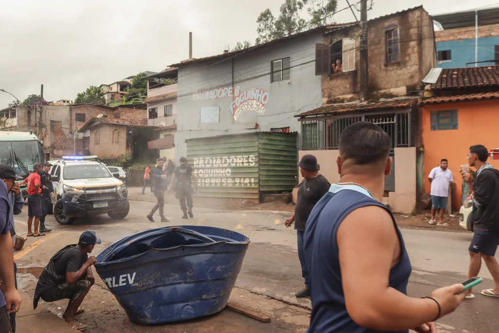 Manifestação por moradia termina em confronto com Polícia Municipal