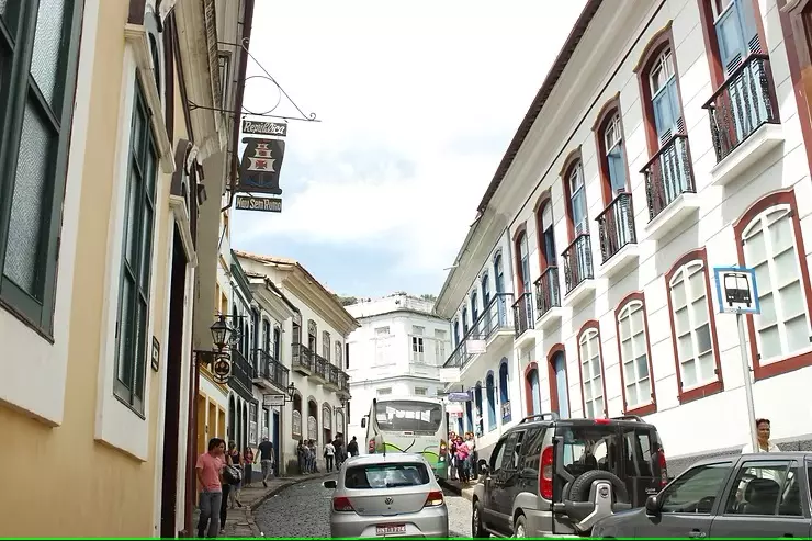 Algumas das mais tradicionais "repúblicas federais" da UFOP estão localizadas na Rua Paraná, no Centro Histórico de Ouro Preto
