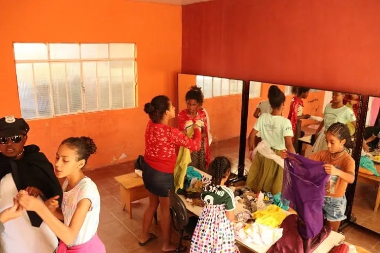 Oficinas da Cia. Lamparina levam arte e cultura para crianças marianenses