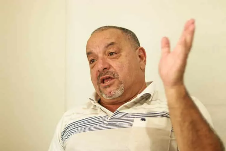 Contra o capital e sem recursos, Chico Veterinário aposta nas redes sociais para convencer jovens e antigas abstenções em Mariana