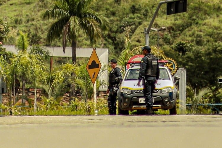 FOTO de Lui Pereira: Guardas Civis de Mariana aguardam votação do PL 23/2020, que libera o porte de armas de fogo pela corporação. Foto: Lui Pereira/Agência Primaz