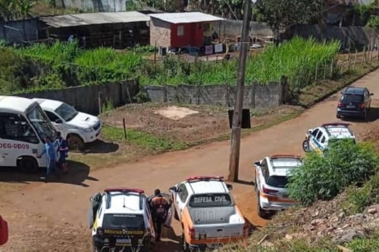 Baias construídas na mancha da barragem Doutor são demolidas em Antônio Pereira