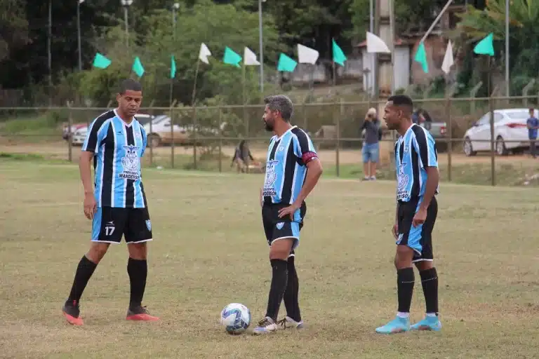 Jogadores do 1º de Maio, equipe que disputa a última vaga das quartas de finais do Campeonato da 1ª Divisão de Mariana