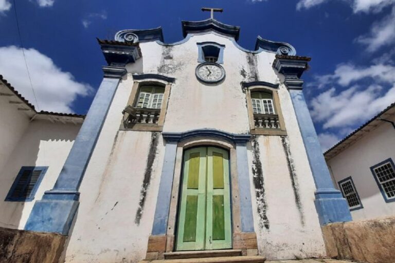 Fachada da Capela Nossa Senhora da Boa Morte, Mariana, Minas Gerais