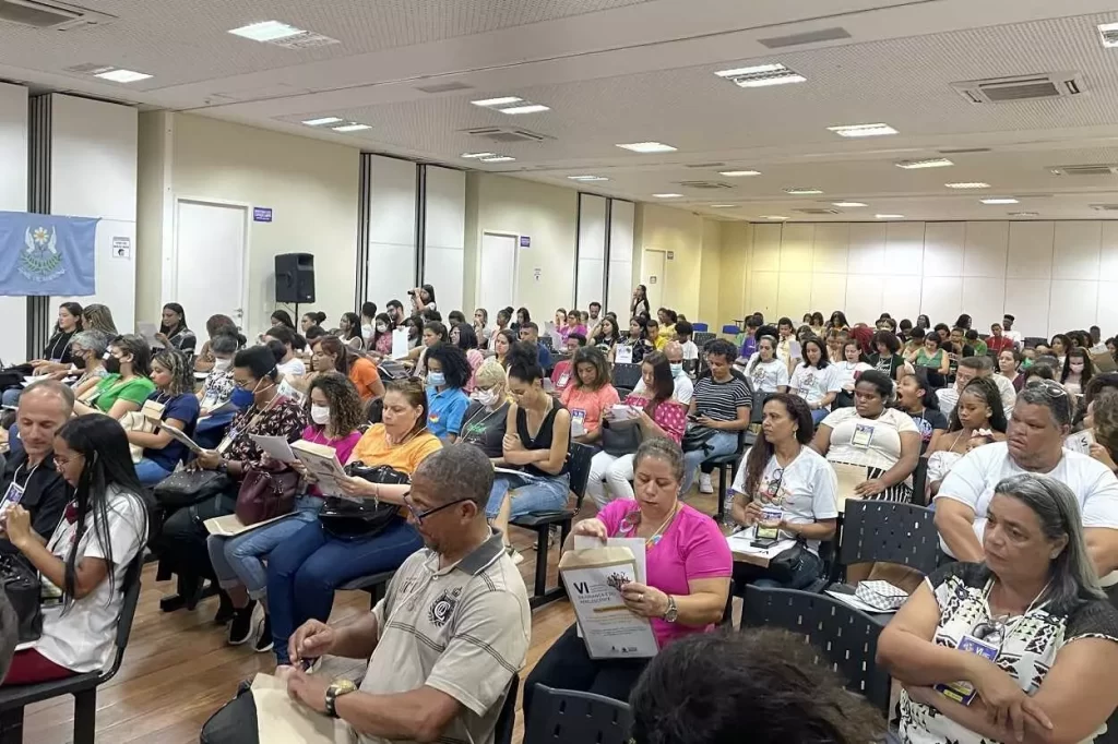 Plateia da 6ª Conferência Municipal dos Direitos da Criança e do Adolescente, realizada em Mariana