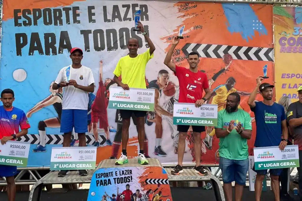 Pódio da categoria geral masculina da 38ª Corrida da Ressaca