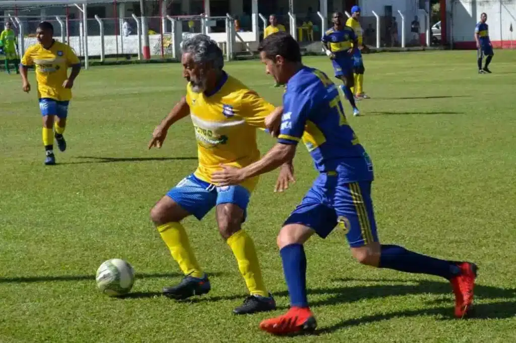 Jogadores com mais de 40 anos participam do Campeonato Municipal de Veteranos