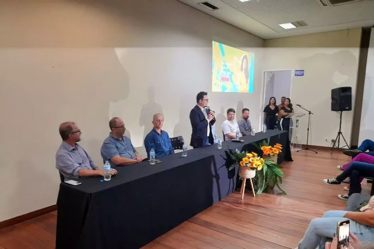 Danilo Assis, secretário de Desenvolvimento Econômico, representou o prefeito interino no evento de lançamento da plataforma "Sou+ Mariana"