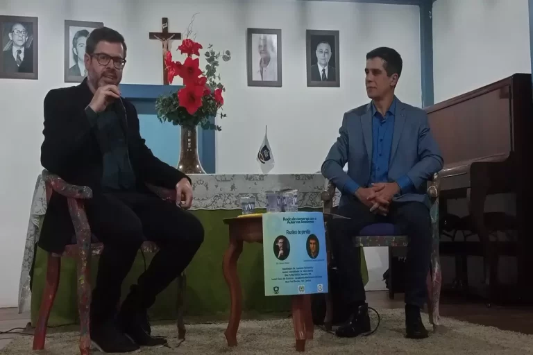 René Dentz e Luciano Guimarães, na roda de conversa realizada na Casa de Cultura de Mariana