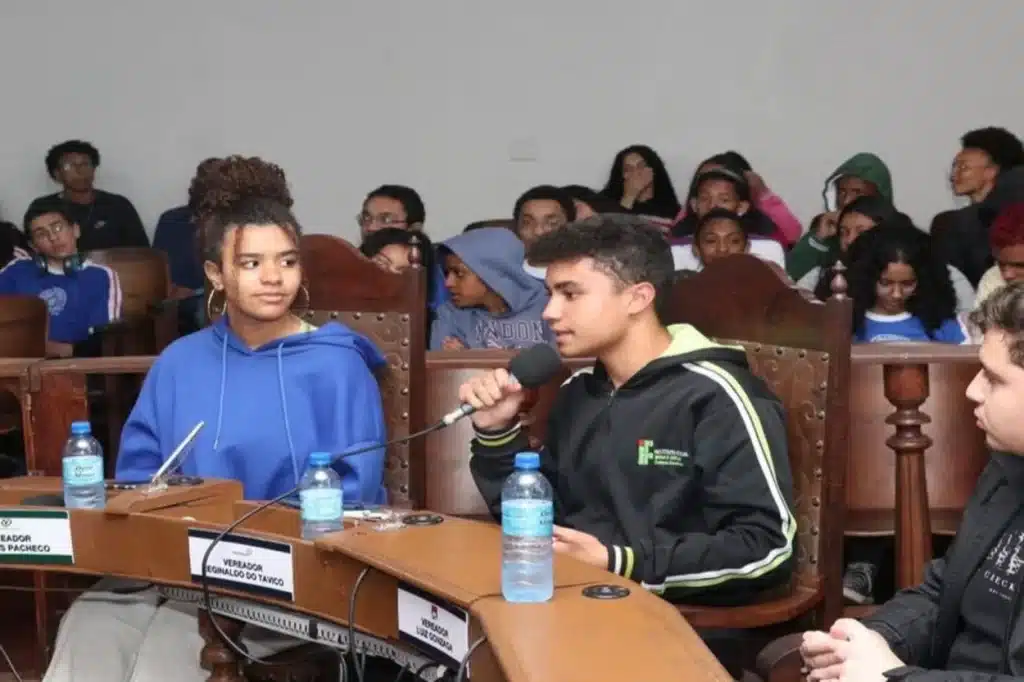 Estudantes da rede estadual e municipal participaram ativamente do debate sobre a constituição do Conselho Municipal da Juventude