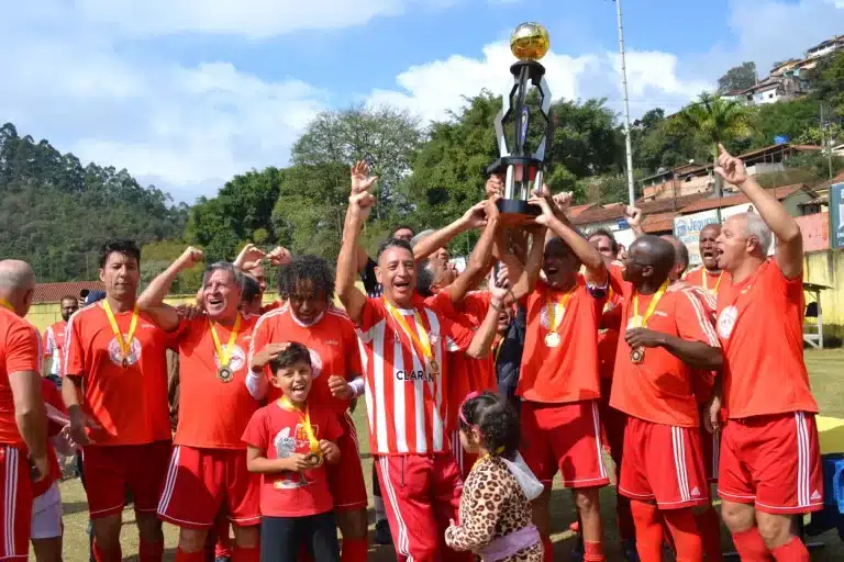 Jogadores do Guarany comemoram o título de campeão