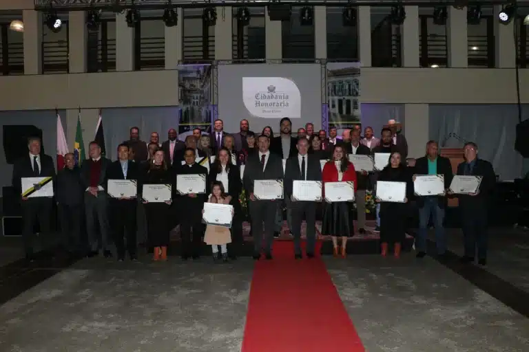 As personalidades receberam a honraria de Cidadania Honorária por meio de indicação dos vereadores de Ouro Preto