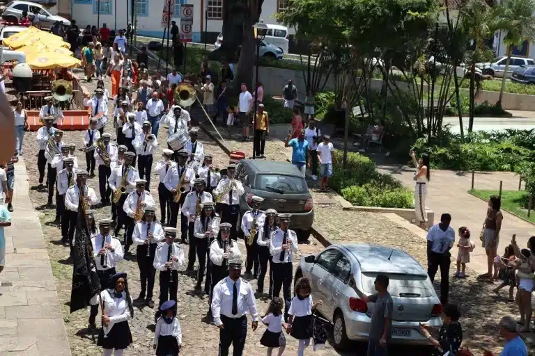 Depois da Missa em Ação de Graças, celebrada na Igreja do Carmo, a União XV de Novembro desfilou até o Jardim, para a realização de concerto na sede do Marianense