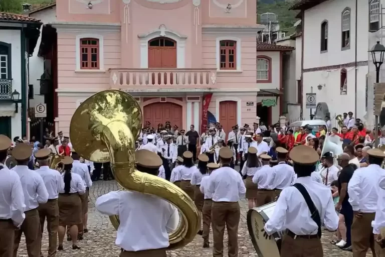 Encontro de bandas marianenses foi um dos pontos altos da programação do Natal de Luz no domingo (10)