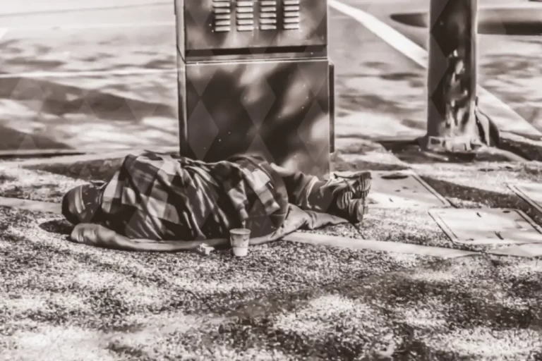 Lei implementa ferramentas para que a população em situação de rua tenha acesso ao trabalho, à renda, à qualificação profissional e à elevação da escolaridade.