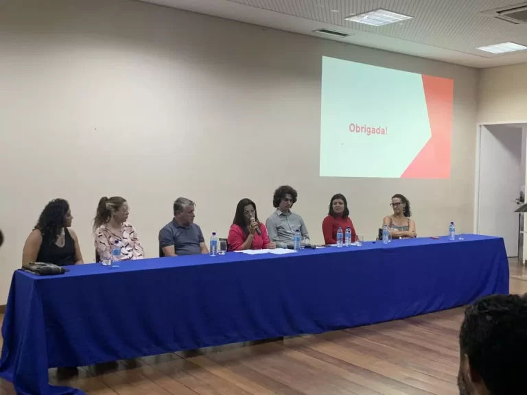 A audiência aconteceu com o objetivo de esclarecer sobre os processos da REURB e responder às dúvidas dos moradores das comunidades.