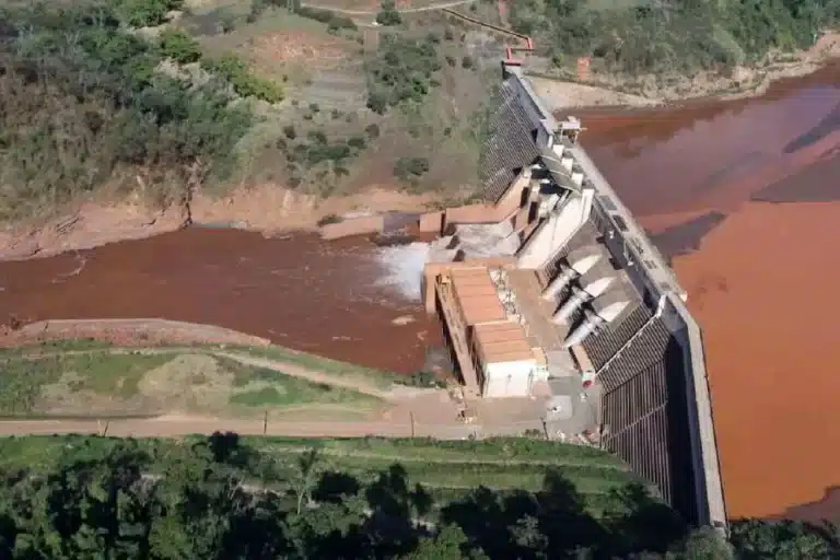 A Hidrelétrica Risoleta Neves, sociedade constituída pela Vale e Cemig (Consórcio candonga), teve sua operação inviabilizada pela lama da barragem de Fundão