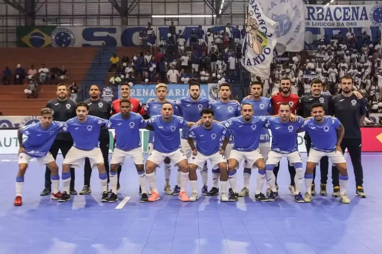 Equipe celeste volta à Arena Mariana, onde venceu o América-MG na abertura do Campeonato Brasileiro de Futsal, buscando manter 100% de aproveitamento