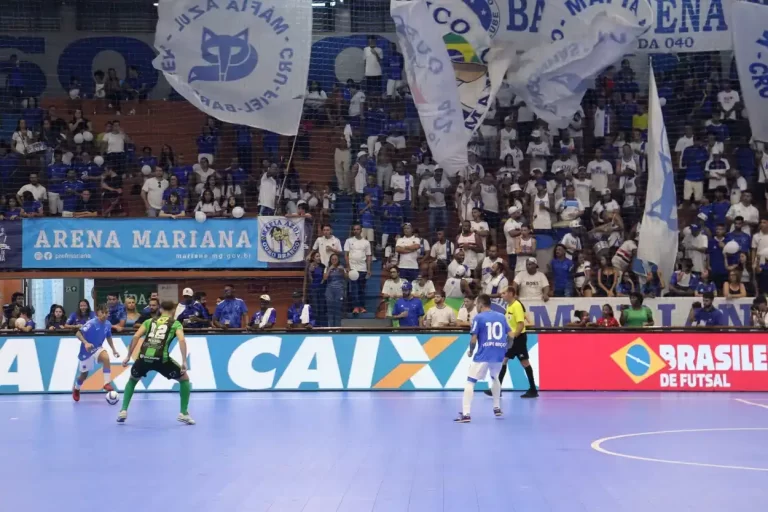 A partida de abertura do Campeonato Brasileiro de Futsal, entre Cruzeiro e América, marcou a primeira atividade esportiva na Arena Mariana, que recebeu novo piso e reformas de instalações e iluminação