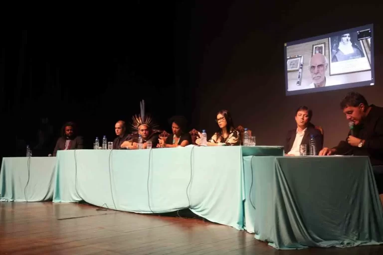 Ecumenismo e diversidade foram as marcas de composição da mesa do debate “Todos pela Vida”